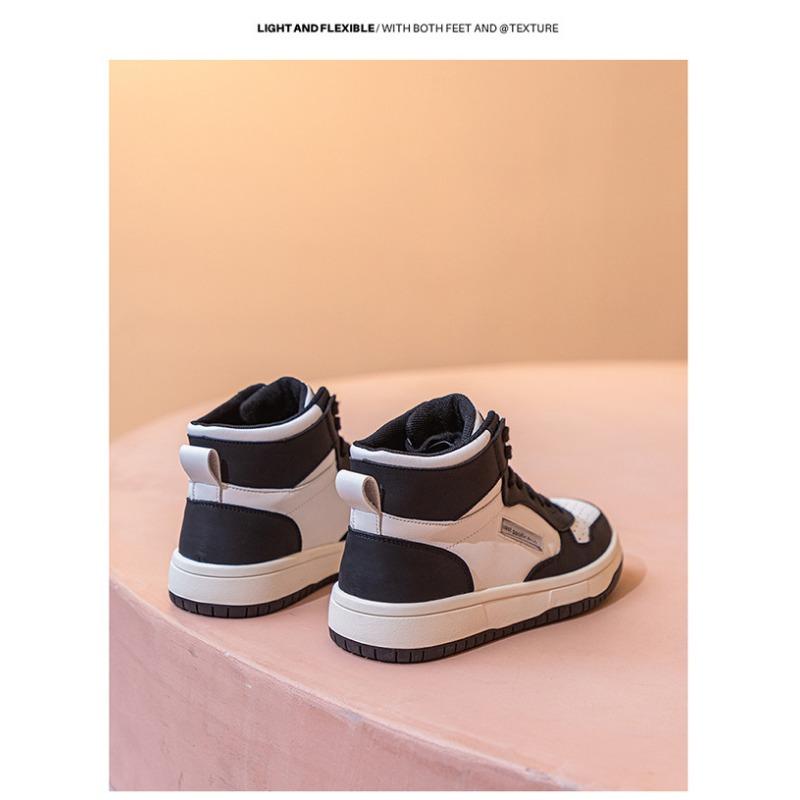 Кожаные высокие осенние кроссовки черного и белого цвета — фото 10