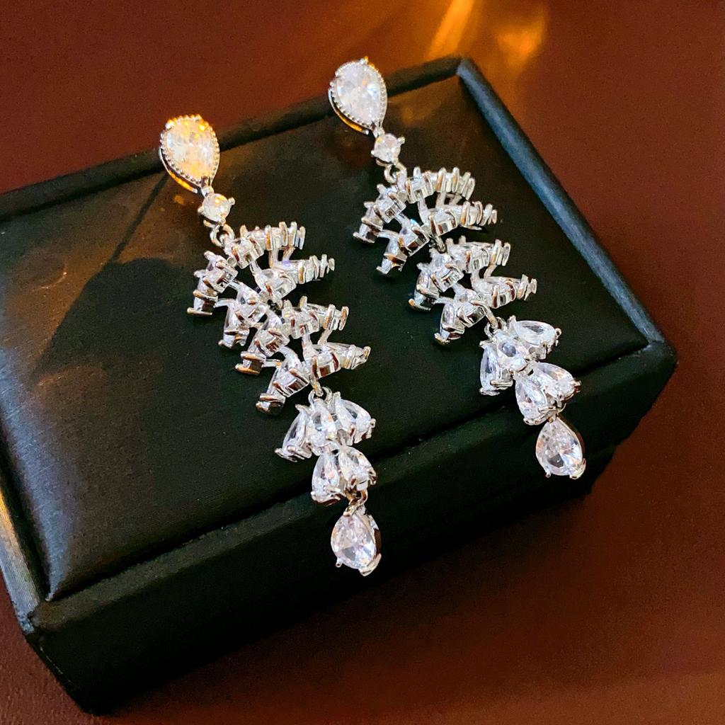 Silver Needle New Chinese Zircon Leaf Water Drop Earrings Light Luxury Premium Sense Earrings Retro Court Style Temperament Earrings Women