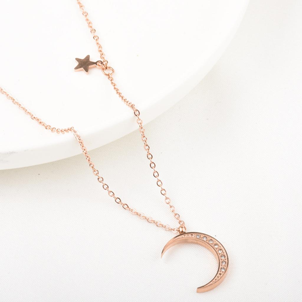 Simple and Personalized Niche Design Star Moon Necklace for Women's Rose Gold Short Collarbone Chain