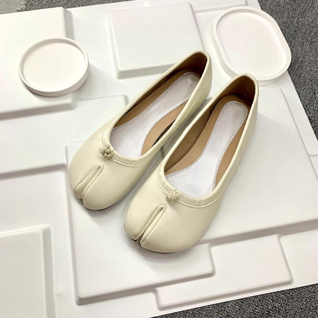 Retro Grape Mom's Style: Cracked Round Toe Pig Hoof Shoes with Flat Sole