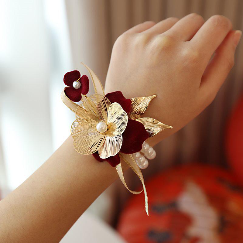 Complete Wedding Corsage Set for Groom, Bride, and Parents: Boutonniere and Brooch Collection for a Perfect Ceremony