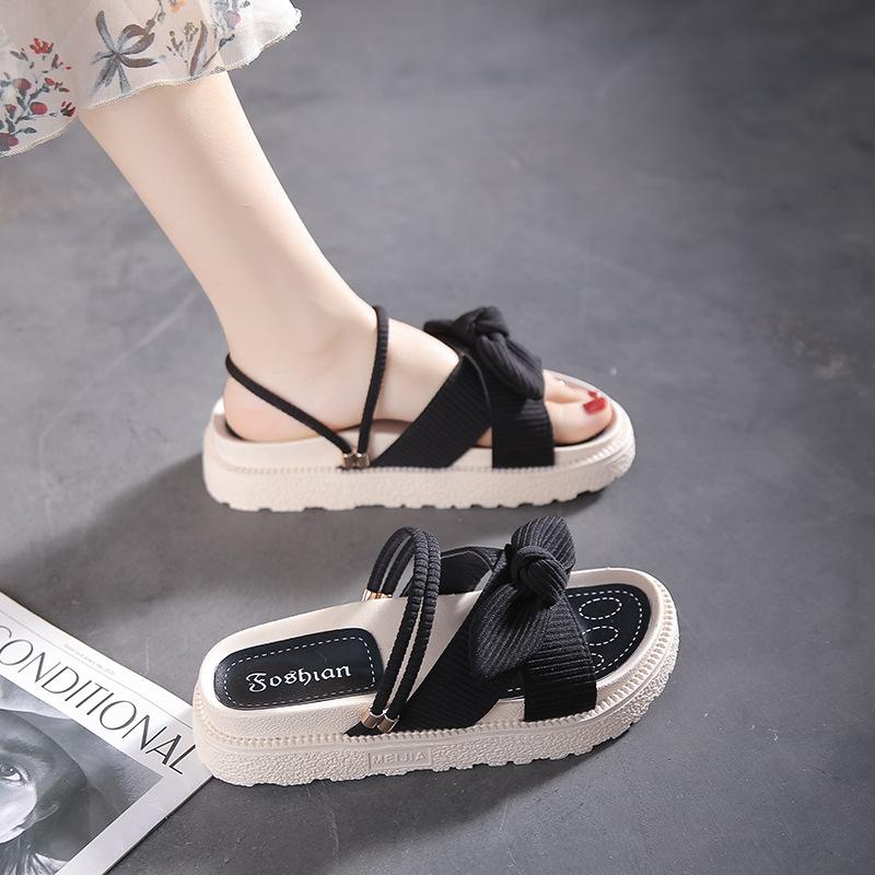Zwei Sandalen für Damen im Sommer, neu im Trend mit Rock, dicksohlige Feenstil römische Badeschuhe