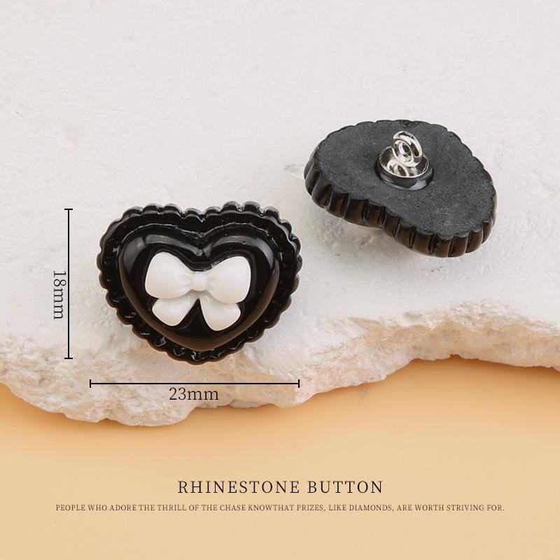 5pcs Black And White Children'S Buttons Baby Clothes Cute Cartoon Resin Love Buttons Sweater Cardigan Jacket Decorative Buttons