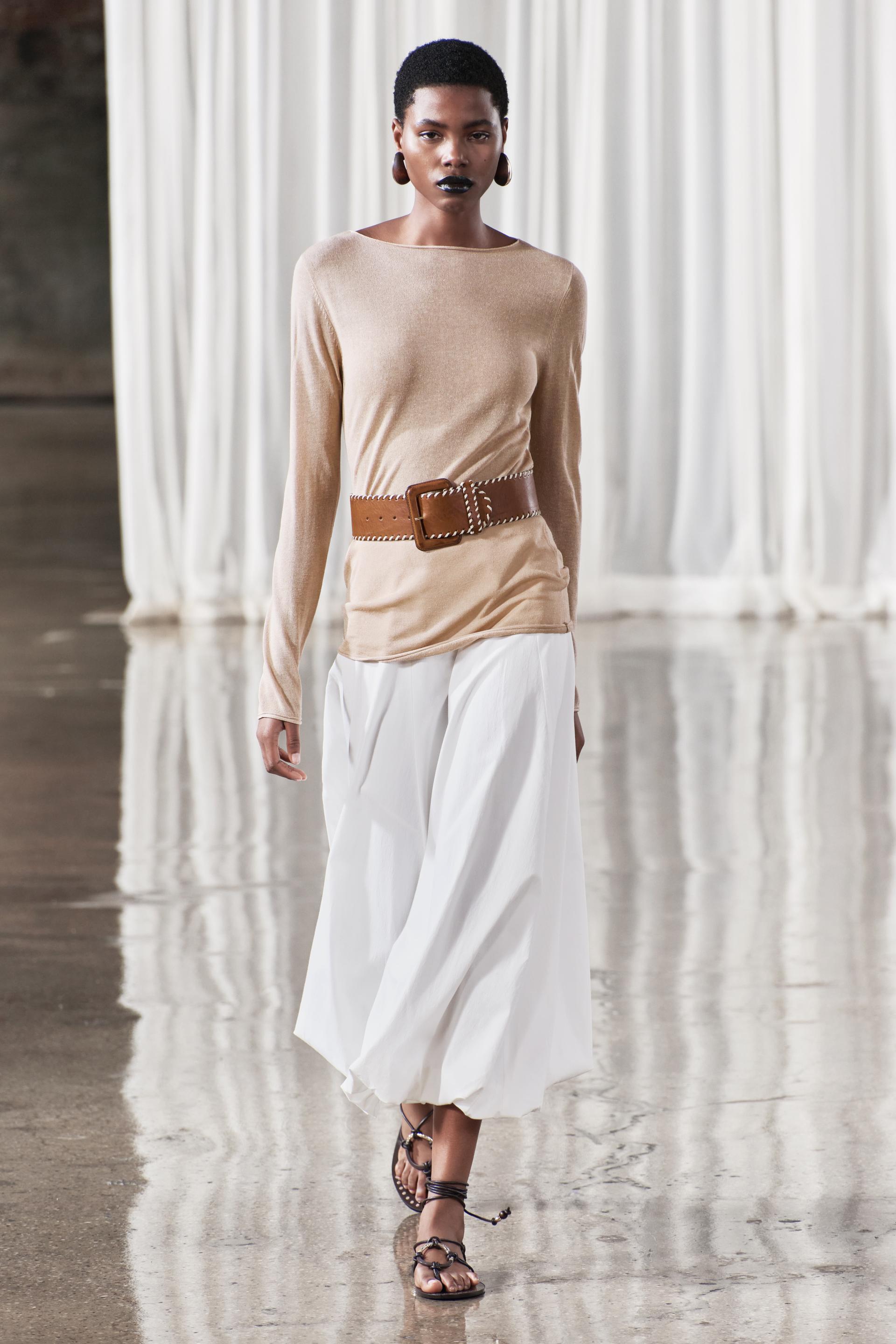 

ПОЛУПРОЗРАЧНЫЙ ТРИКОТАЖНЫЙ СВИТЕР