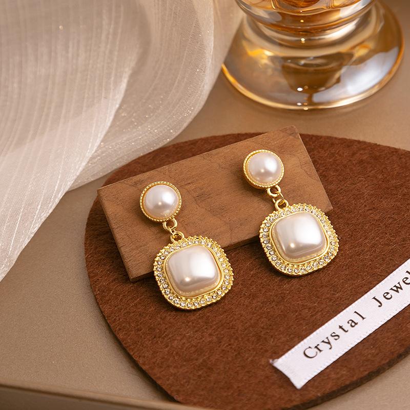 

Korean Imitation Pearl Dangle Earrings for Women Vintage Elegant Gold Color Temperament Earrings Wedding Zircon Party Gifts