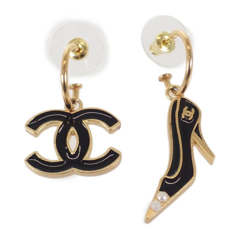 Chanel Pierce Gold Gold Plated Women