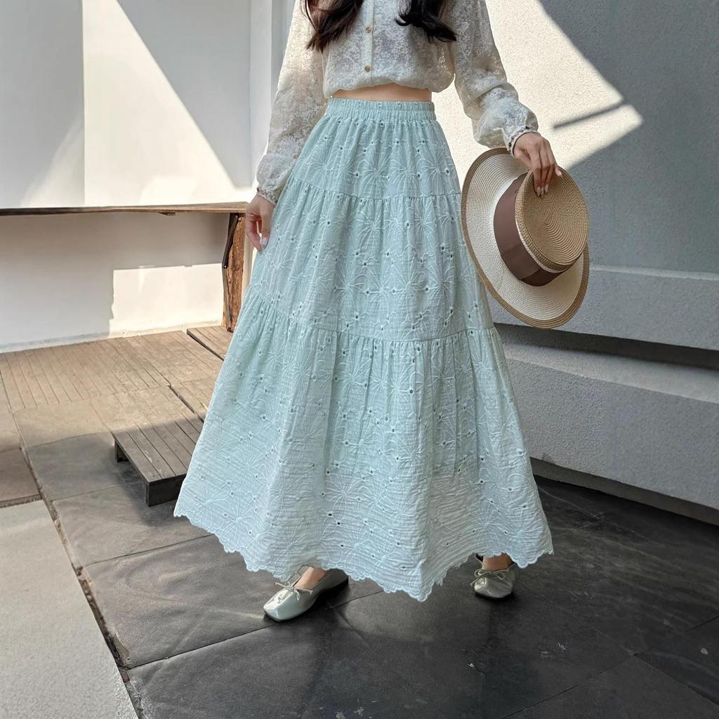 2026 Autumn Women's French Retro Elastic Waist Embroidered Hollow Out Long Skirt