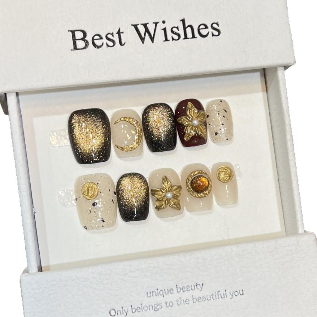 Wearing Armor Short Sun, Moon, Starlight, Golden Embossed Flower Hand-painted Manicure Removable Nails