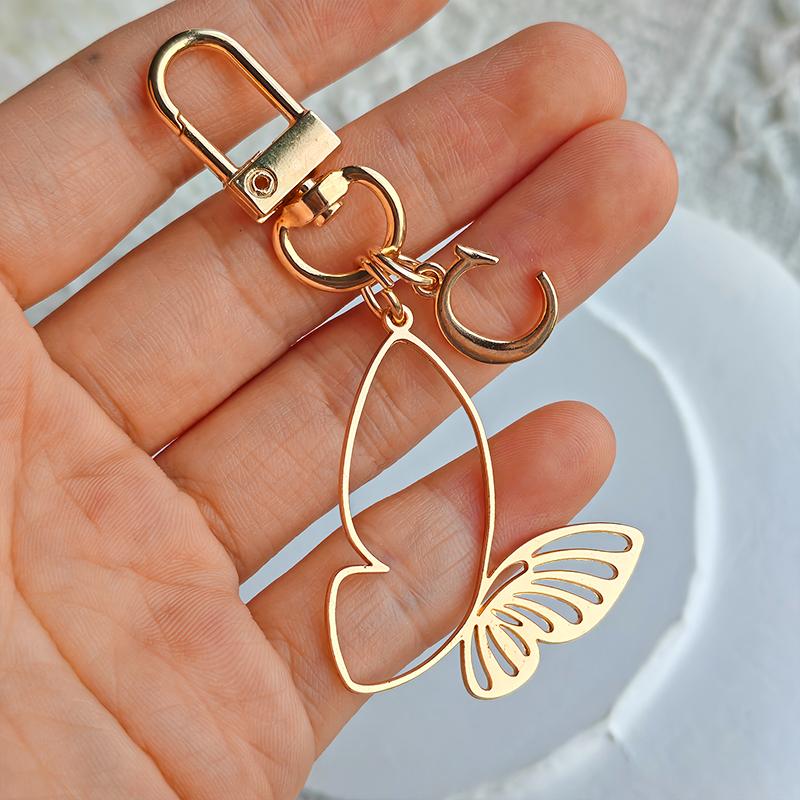 1PC Alphabet Luxury A-Z Fashionable Keychain Vintage Alloy Artistic Gold Hollow Butterfly Elegant