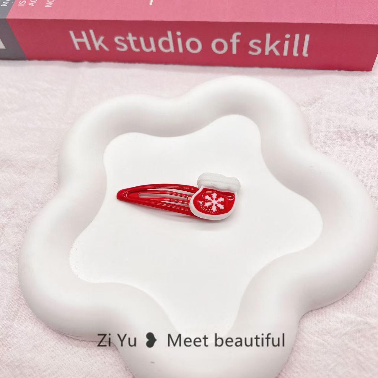 

Festive Red Water Drop Hair Clip with Santa & Snowman Design