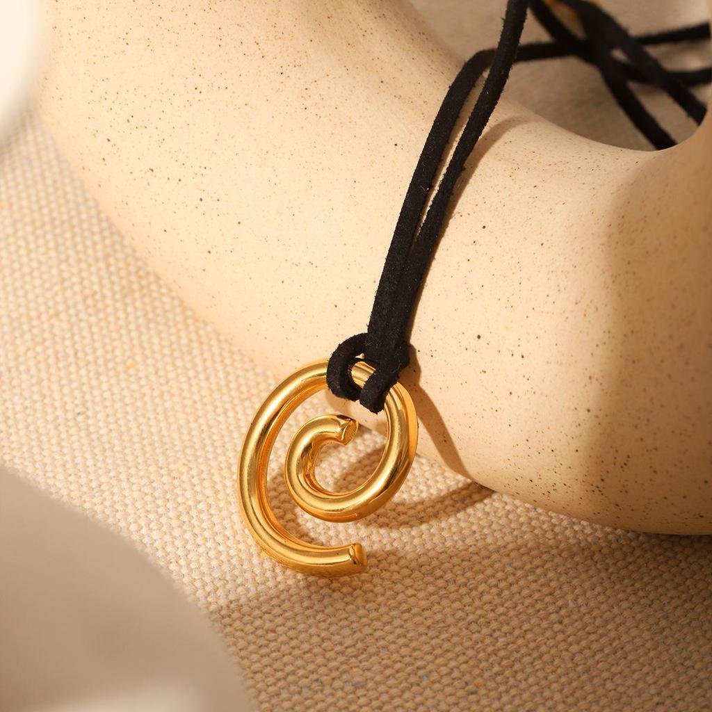 Moderne hohle Schneckenschalen-Anhänger-Halskette mit rundem Lederband – Einfache Mode für Frauen