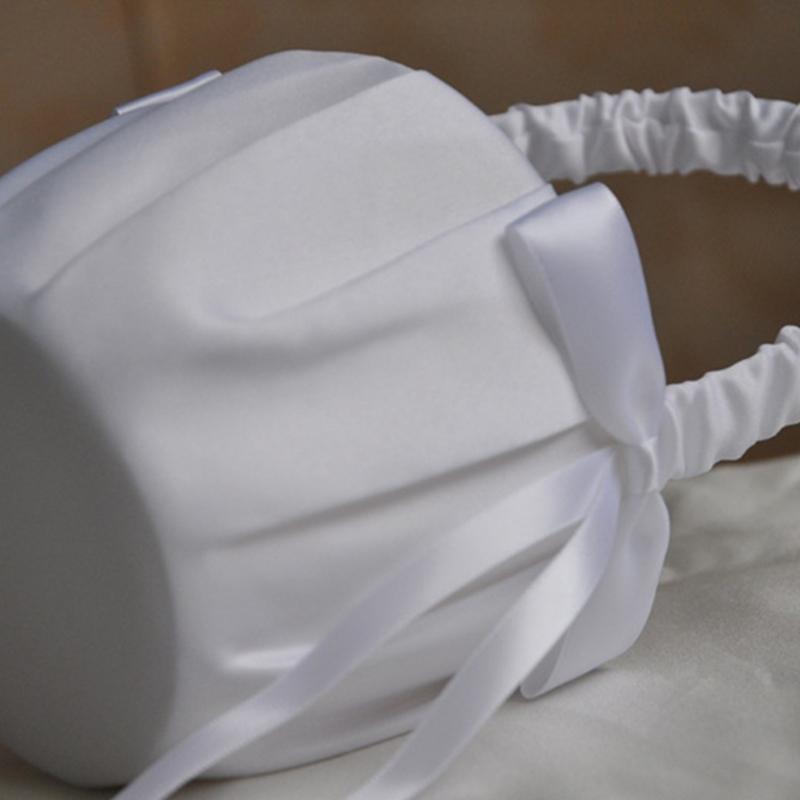 Romantics Wedding Basket Durability White Satins Flower Basket Handheld Basket for Bridal Ceremonies and Celebrations
