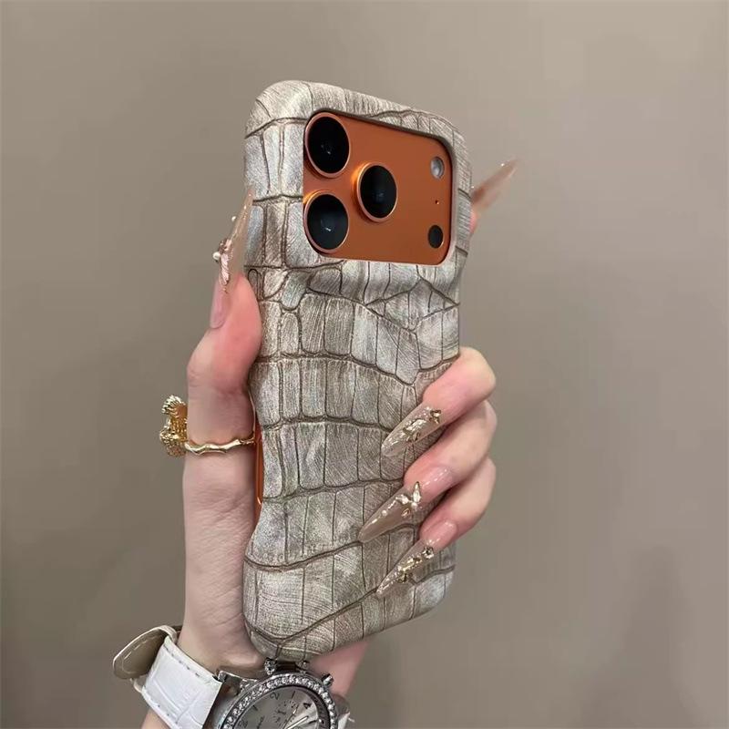 High-End Retro Crocodile Grain Phone Case for iPhone Pro Models 14, 15, 16, 17