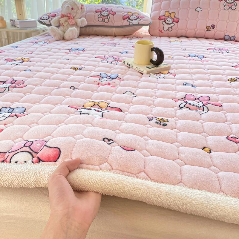 

Новый молочный бархатный стеганый матрас, фланелевый утолщенный однотонный коврик-татами, защитный коврик для матраса 150*200cm светло-розовый