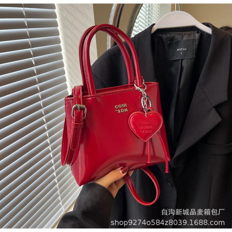 Popular foreign niche design bag women's 2025 new portable bucket bag fashionable commuter shoulder crossbody bag