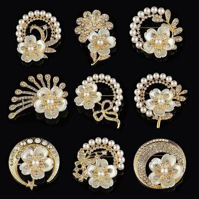 Korean Fashion Rhinestone Flower & Pearl Brooch - Versatile Retro Pin for Coats