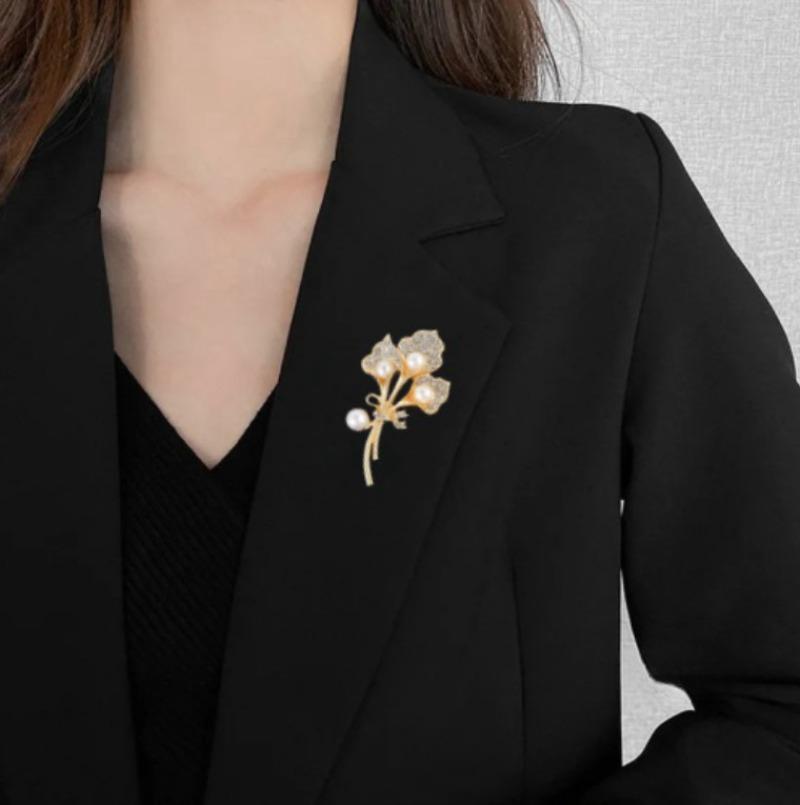 Love Heart Pearl Flower Brooch Women's Alloy Corsage Pin Tulip Flower Pins Elegant Wedding Jewelry Party Suit Accessories
