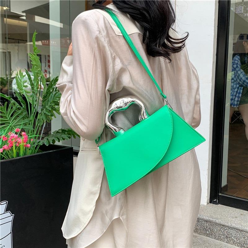 Today's popular solid color messenger bags, fashionable and textured small bags, women's new portable trendy small square bags