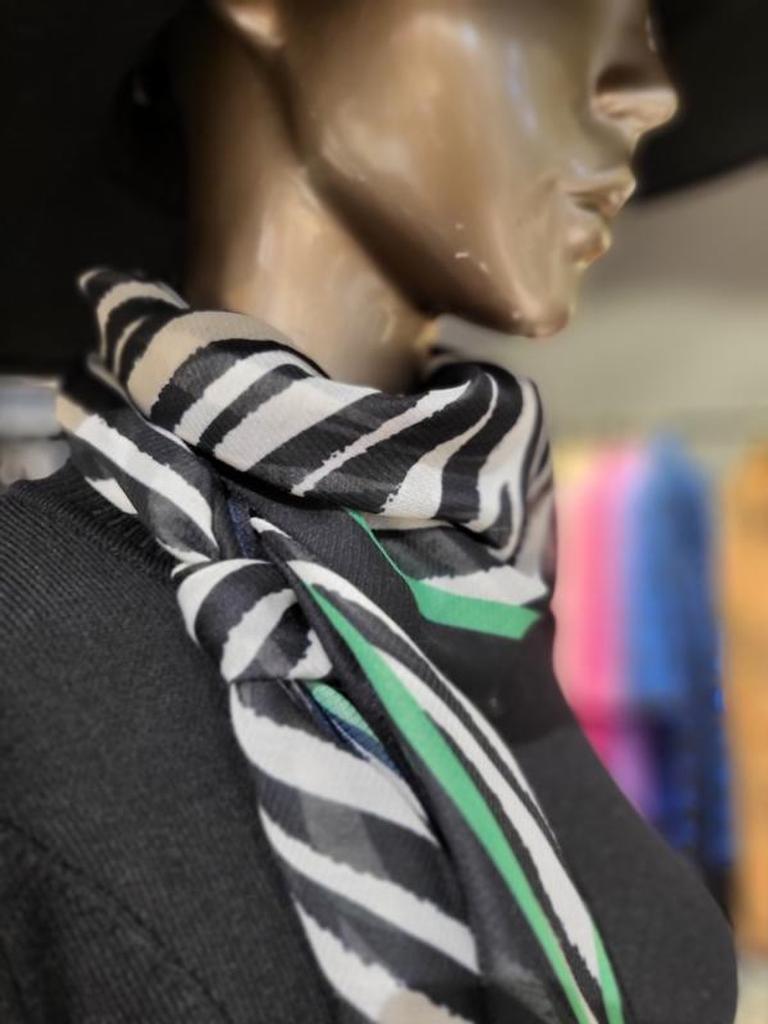 Zebra Green Border Simple Muffle JCM5NSAM2200