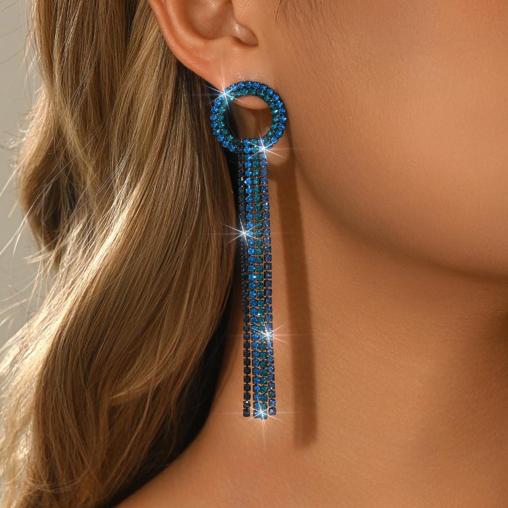 Trendy, Simple, and Innovative Tassel Earrings Are Suitable for Pairing with Evening Party Dresses