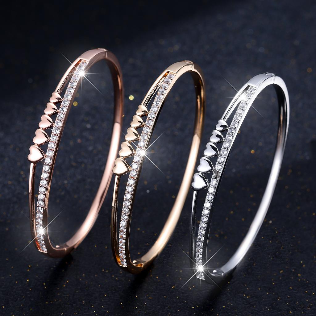 New Heart-shaped Jewelry, Stacked Love Bracelet, Light Luxury, Fashionable Niche Design
