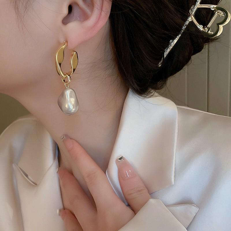 Silver Needle Zircon Earrings Retro Light Luxury Court Style Stud Earrings Niche High-end Earrings