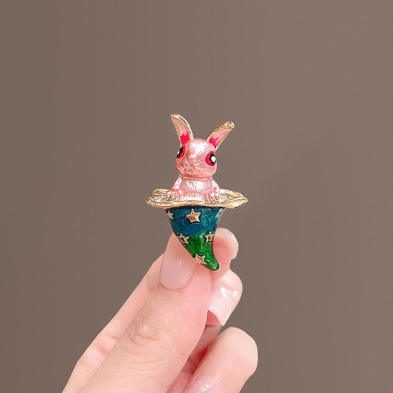 Elegant Pearl Brooch for Women's Suits - High-End Jewelry Pin