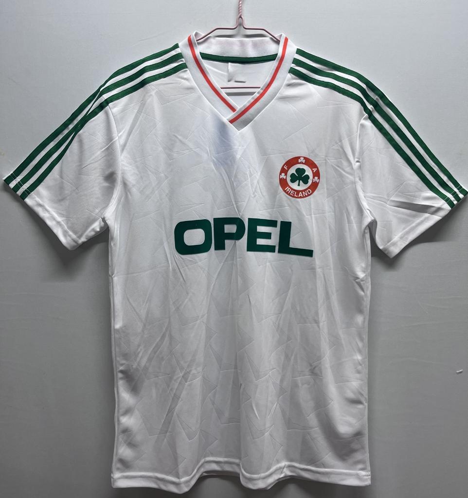 Source: Retro football uniform: Brazil-Real Madrid-Manchester United nostalgic version short-sleeved jersey