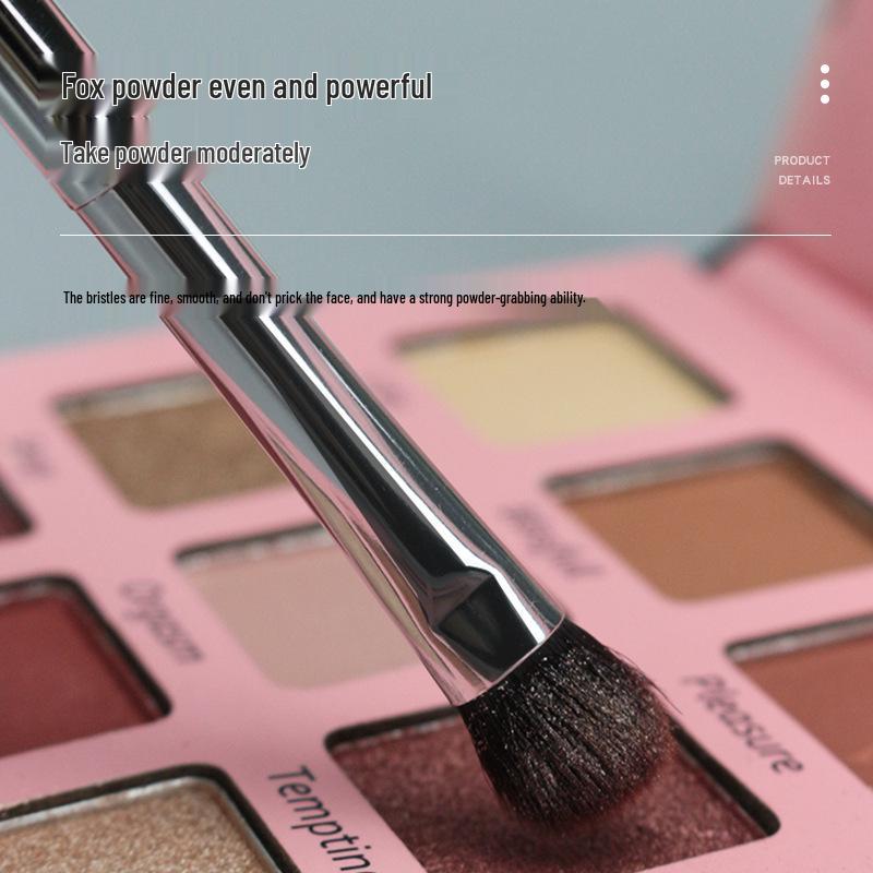 Przenośny srebrny dwustronny pędzel do cieni do powiek, korektora, eyelinera i brwi z miękkim włosiem