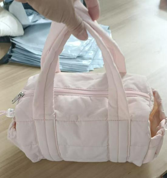 Gesteppte Damen Mini Sporttasche mit abnehmbarem Umhängegurt