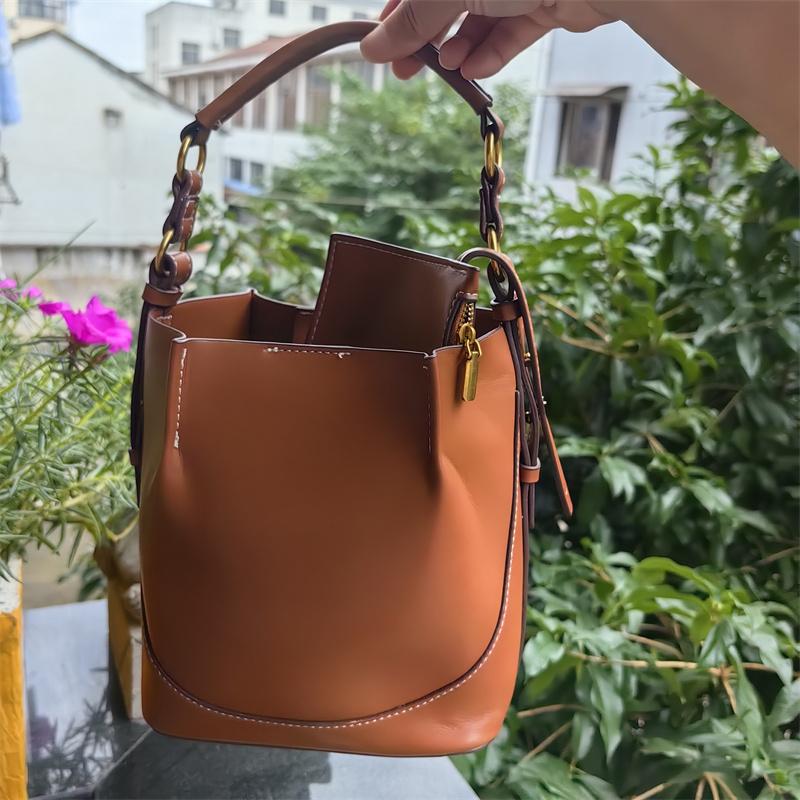 

Фирменный дизайн, большая вместительная сумка-ведро с широким плечевым ремнем, роскошная женская сумка через плечо из искусственной кожи