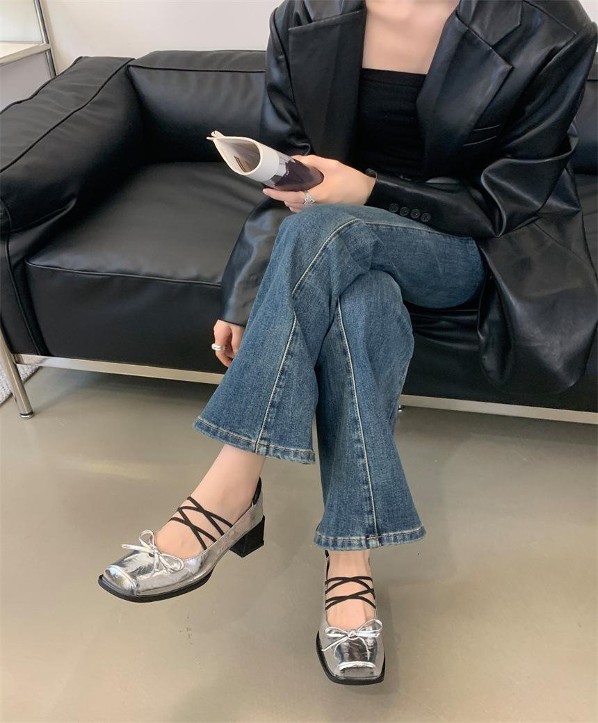

French retro Mary Jane shoes women s 2025 new square head thick heel niche design bow light mouth single shoes 39 срібний