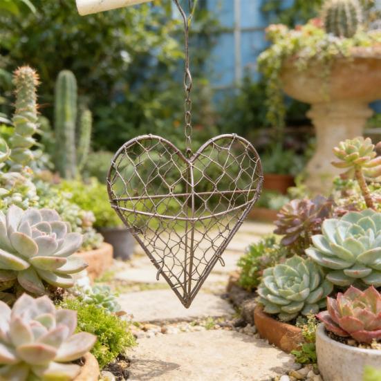 Hanging Plant Holder Heart Shape Iron Wire Succulents Holder Plant Hanger Wreath Frame Plant Grow Basket for Succulents Air Plants