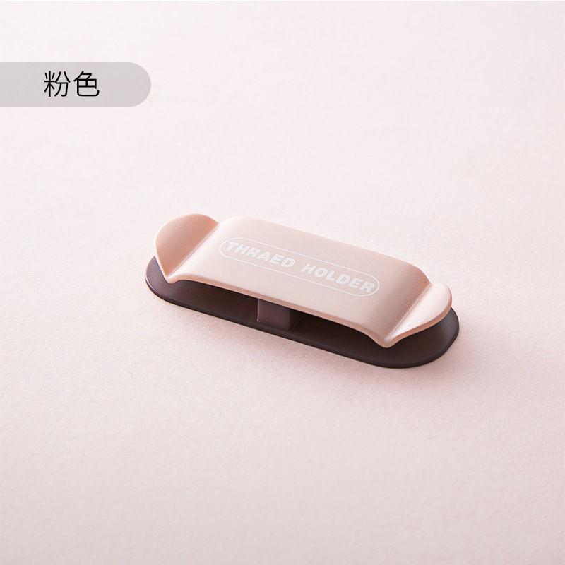 1 kus samolepící zástrčky s oboustrannou lepicí páskou, plastový háček Creative pro datový kabel