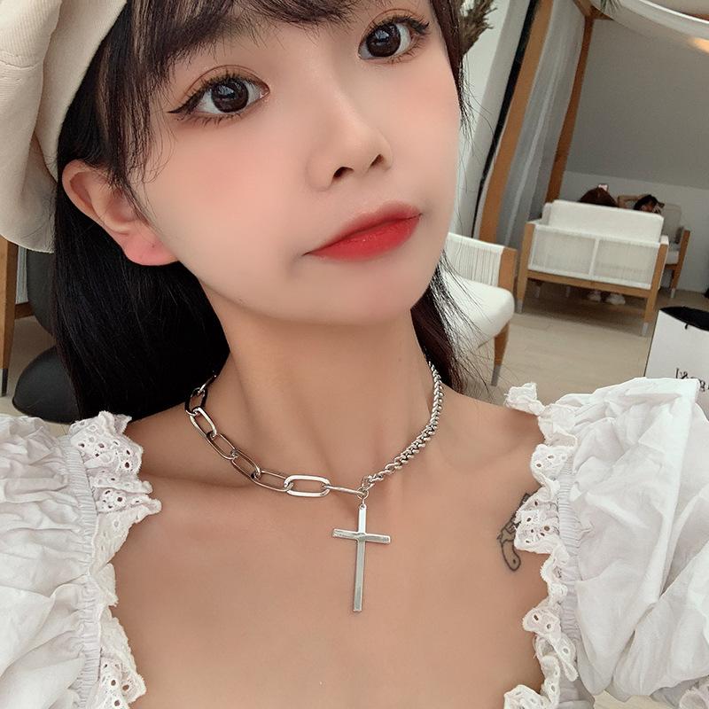 

ins jewelry, niche multi-layer stacked butterfly necklace, fashionable hip-hop splicing collarbone chain