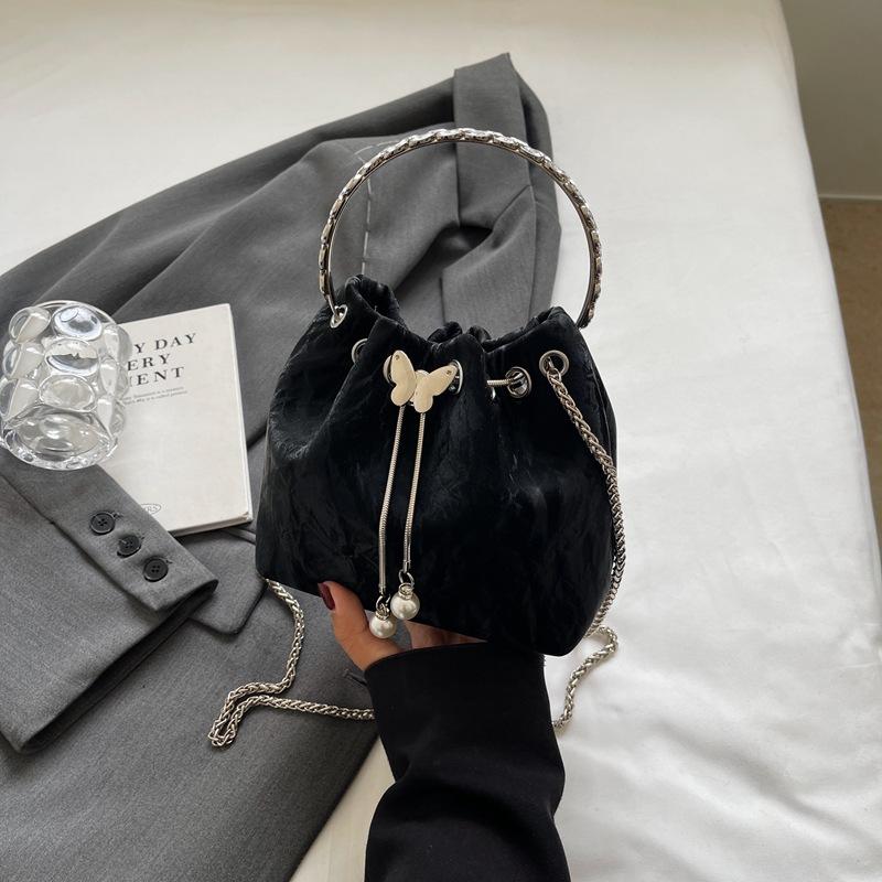 Nischen-Design tragbare kleine Tasche Damen Sommer neue Mode ausländischer Stil Ketten-Umhängetasche Pendler-Beuteltasche