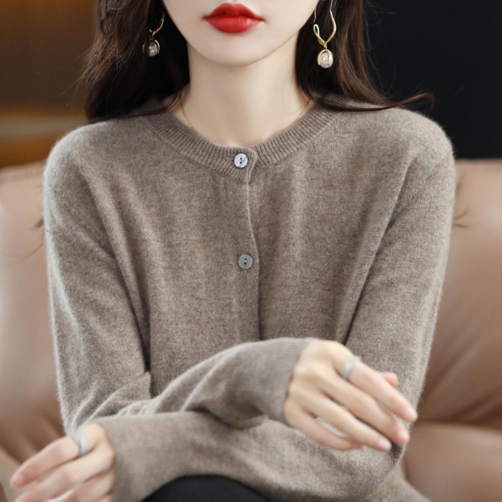 New Style Loose Round Neck Cardigan Jacket with Buckle, Short Knitted Top, Women's Solid Color Versatile Base, Slimming Effect