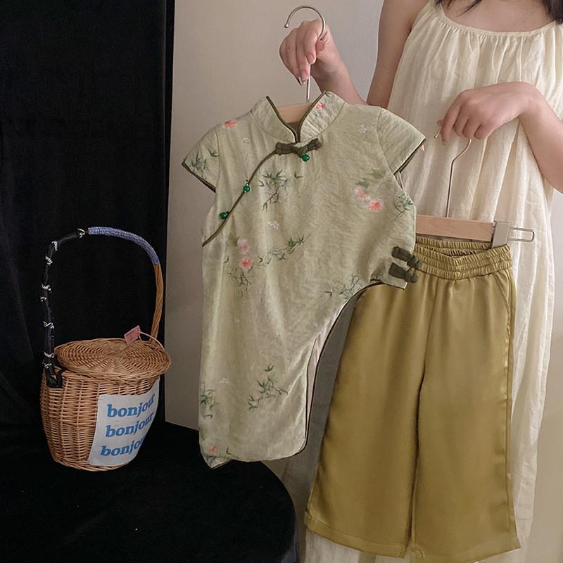 

Elegant Chinese Style Summer Outfit For Girls Featuring Beautiful Floral Qipao Top And Stylish Pants Set For Ages 3 To 8 Years Pants,90cm