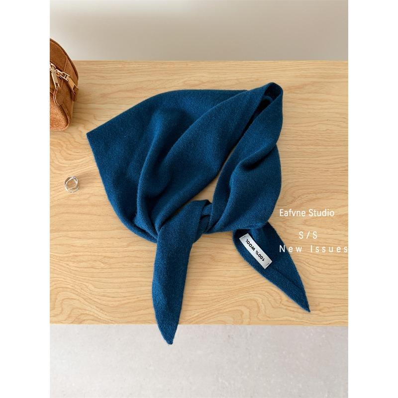 All Wool Knitted Triangular Scarf A Solid Color Versatile Shawl for Autumn and Winter  A Warm Shoulder Shield