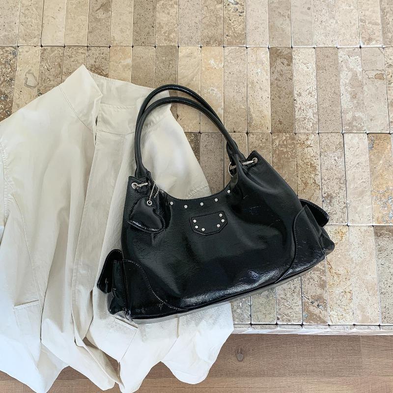 Retro Commuter Bag, New Handbag, Large Capacity, Rivet Love, Fashionable Shoulder Bag.