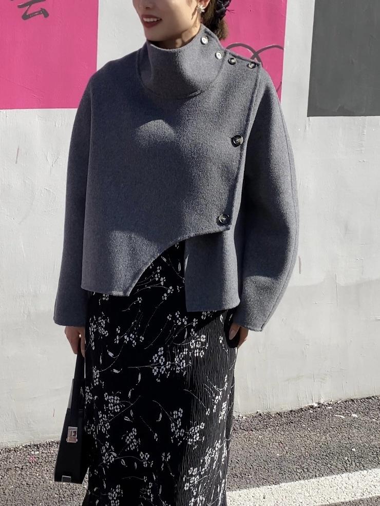 

Короткое двустороннее шерстяное пальто-жакет на нескольких пуговицах со стойкой, маленький осенне-зимний женский нишевый дизайн One Size