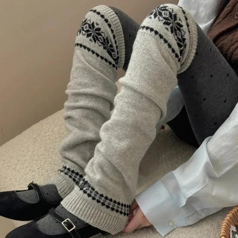 2025 New Autumn and Winter Korean Women's Socks Stacked Socks Knitted Snowflakes Slimming and Warm Calf Sleeves