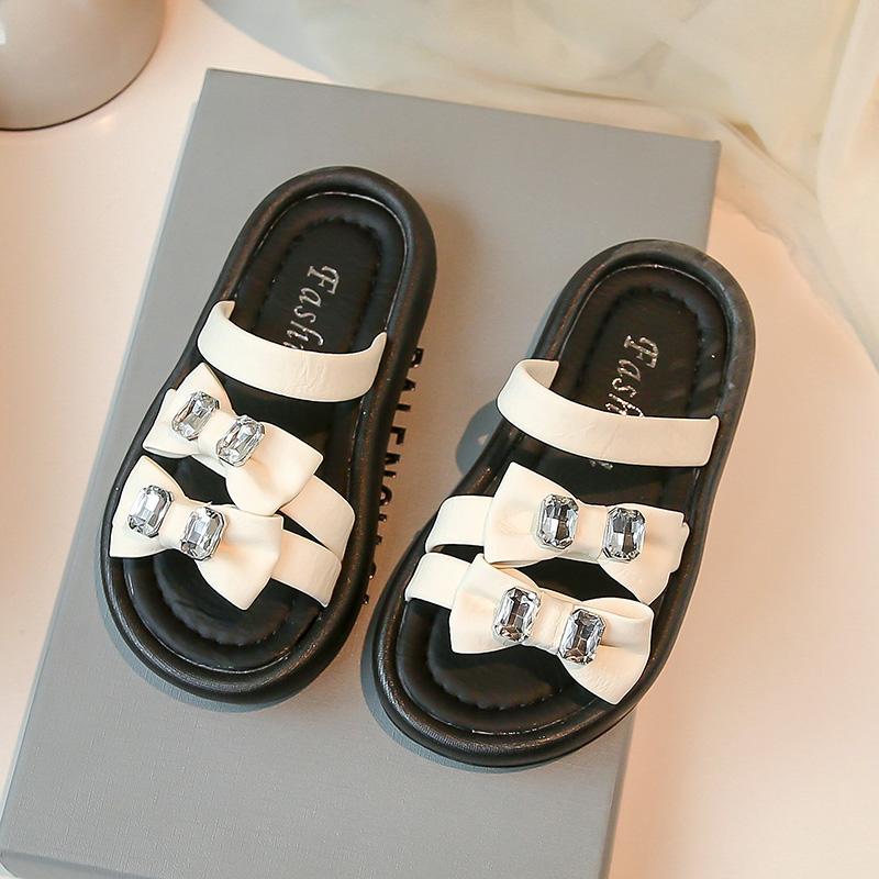 Kids Sandals with Sweet Bows Girls Slippers Korean Style Outdoor 2025 Summer New Children Princess Shoes Soft Sole Shiny Crystal