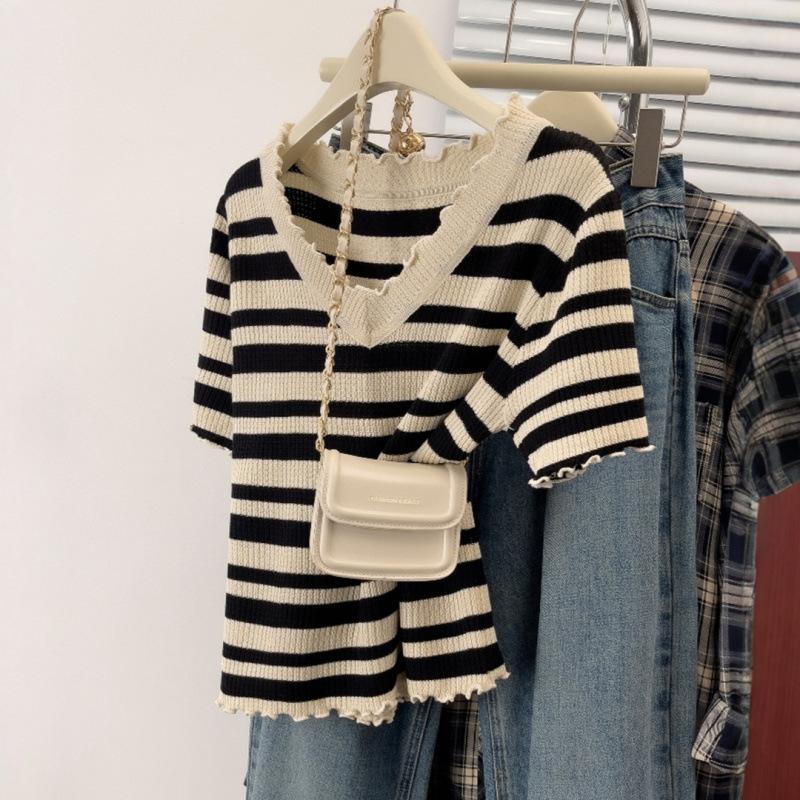 

V-neck striped short-sleeved T-shirt women s summer new fungus edge thin ice silk knitted front shoulder top design sense One size fits all