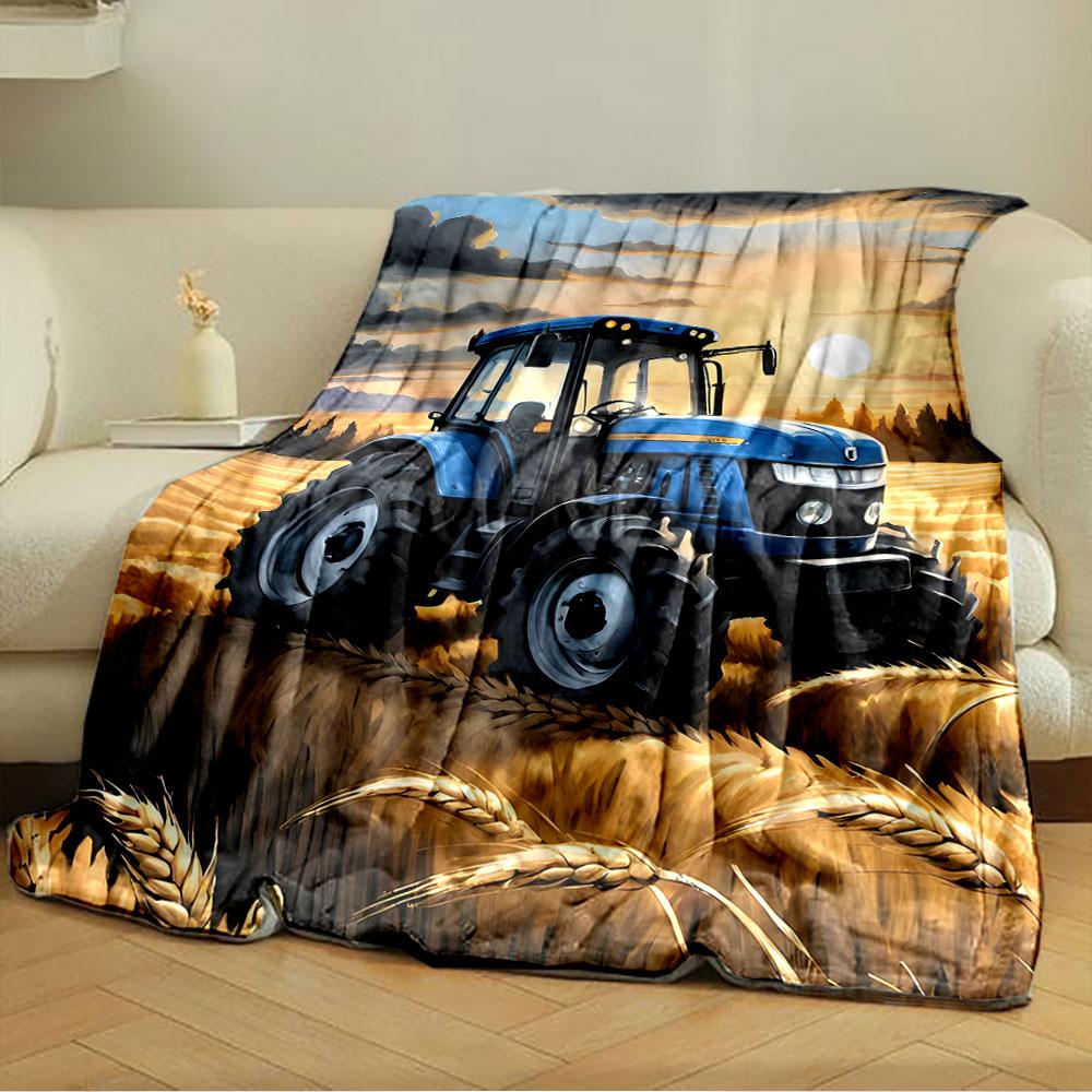 Un trattore blu in campi di grano dorato sotto un cielo al tramonto con nuvole. coperta per tutte le stagioni coperta per pausa pranzo regalo