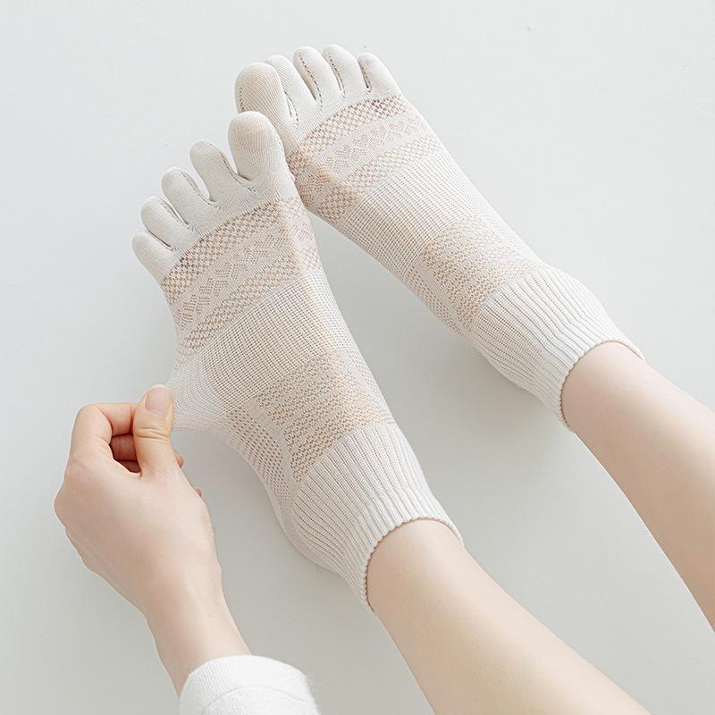 Women Summer Thin Mesh Breathable Pure Color Sweat Absorbent Boneless Short Five Finger Socks
