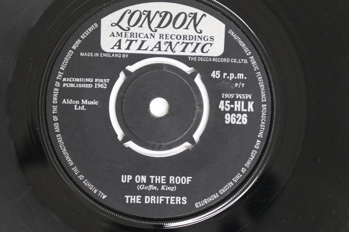 

7-дюймовая пластинка DRIFTERS - Up On The Roof / Another Night With 45HLK9626 LONDON AMERICAN 1962 UK Соул/Фанк Б/У