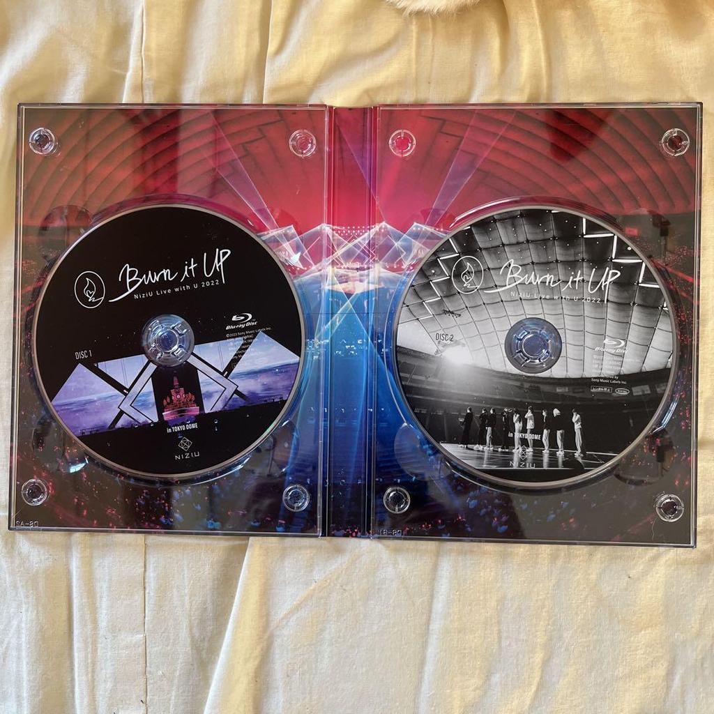 [USED] NiziU Burn It UP Live Blu-ray
