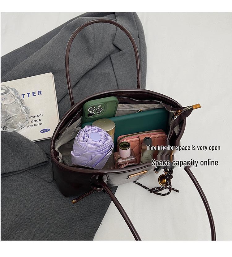 2024 Vielseitiger Pendler mit großer Kapazität: Französische Retro Damen Winter Schultertasche