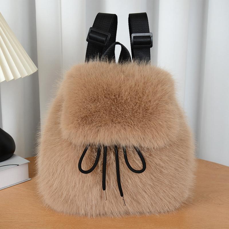 Маленький рюкзак для женщин 2025 Осень и Зима Плюшевый рюкзак Женский Премиум Имитация Лисьего Меха Рюкзак коричневый